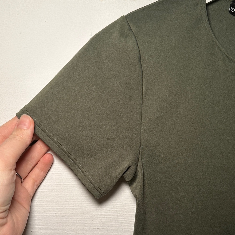 Gymshark Womens Short Sleeve Dark Green Crop Top - Picture 3 of 4